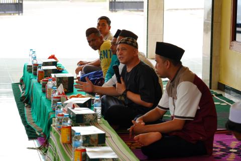 Hangat dan Penuh Keakraban, Didit Berinteraksi Langsung dengan Santri di Dusun Nadi