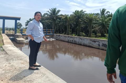 Rina Tarol Soroti Mercu Kolong Pumpung Belasan Miliar Tak Optimal, Warga Terpaksa Pasang Karung Darurat